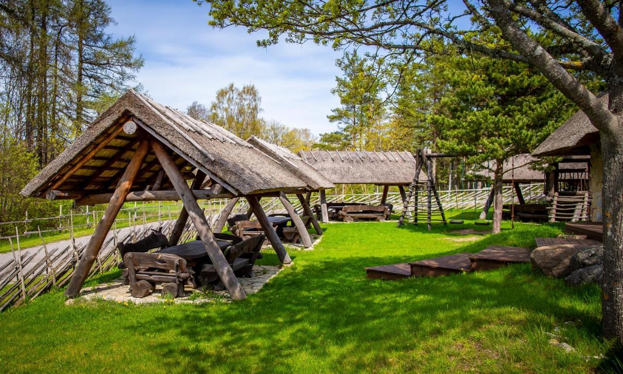 Kassari Puhkekeskus Hotell Käina Exteriör bild